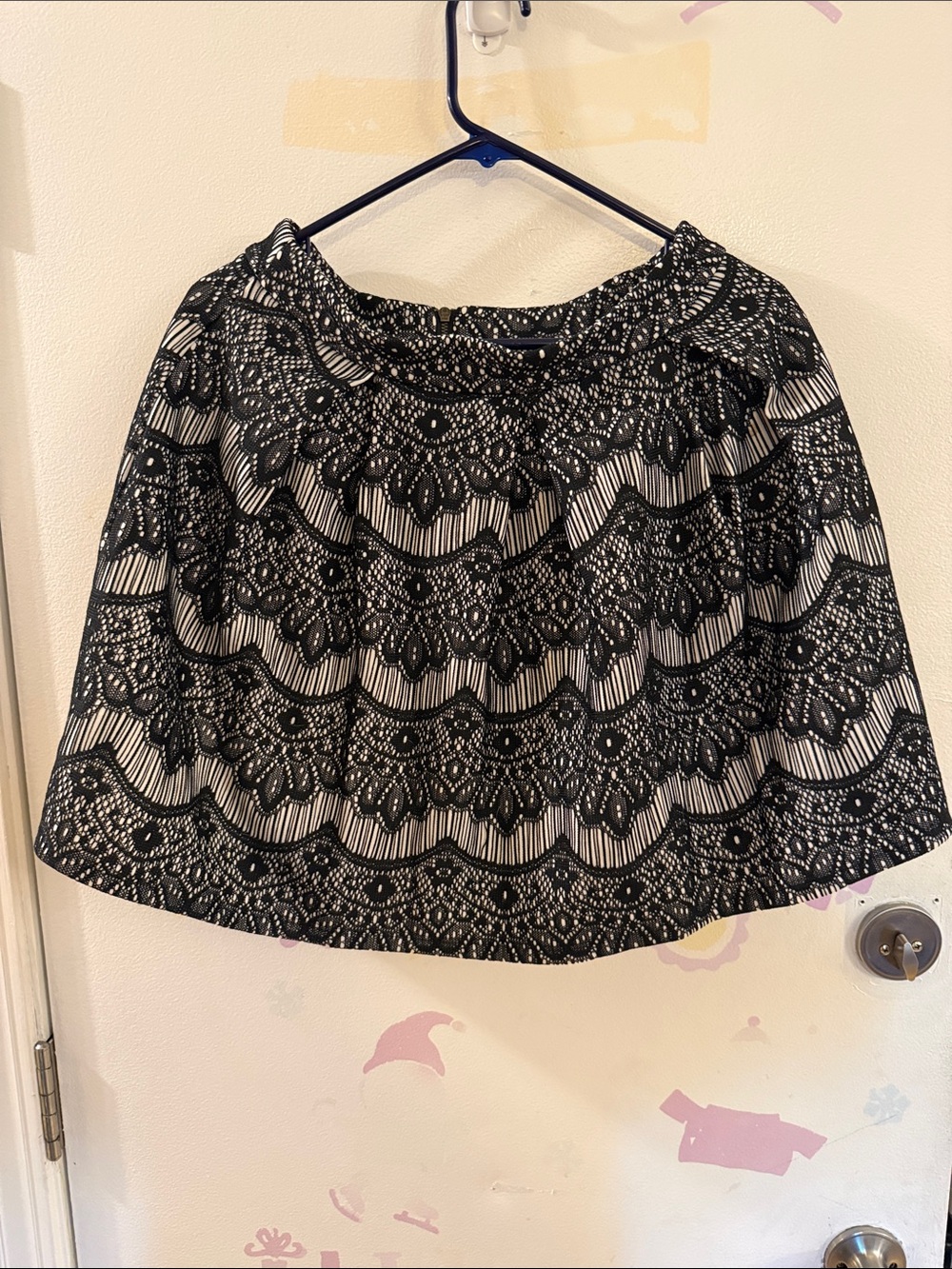 Guess Women's Black and White Lace-Pattern Skirt - Unbranded